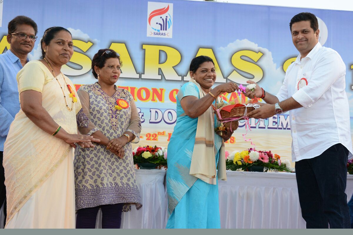MCG member Maya receiving award for the best field worker from Goa DRDA minister